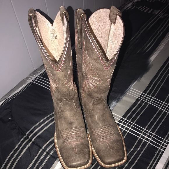 Ariat Boots - Picture 2 of 4